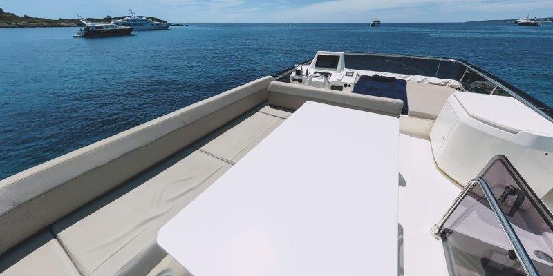 2017 FERRETTI YACHTS 550 